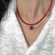 Collana fatta a mano in agata rossa e perline d'argento, regalo di Natale o di compleanno.