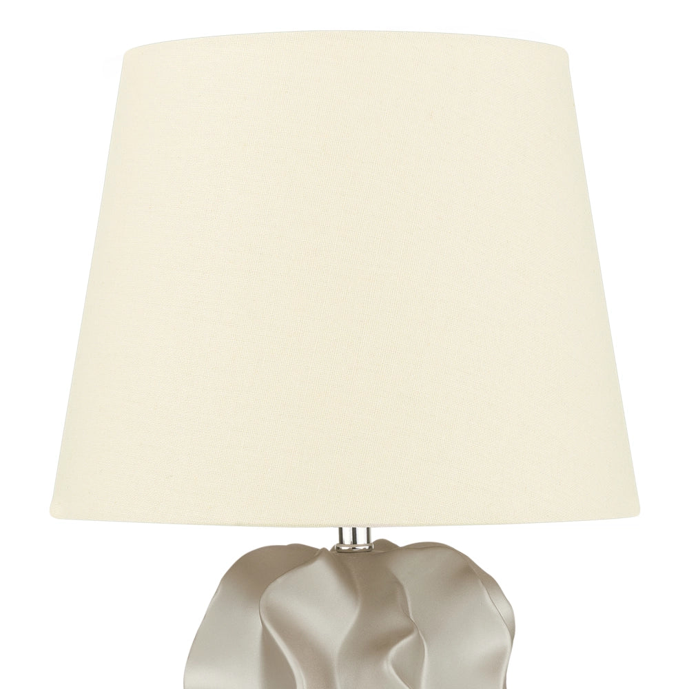 Lampada da comodino con paralume color crema con base dorata