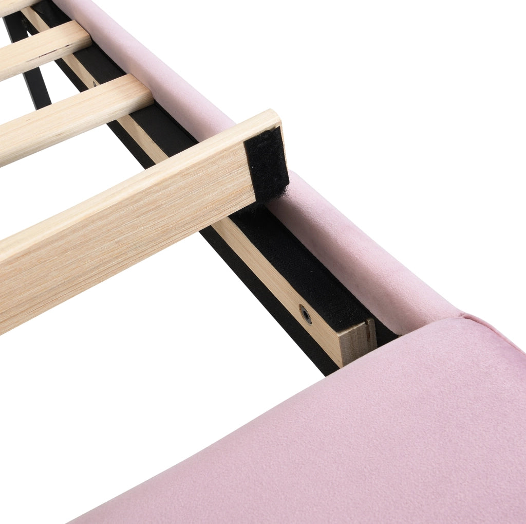 Letto imbottito 90x200 cm con testiera in velluto; panca coordinata e bordi anticolpo rosa