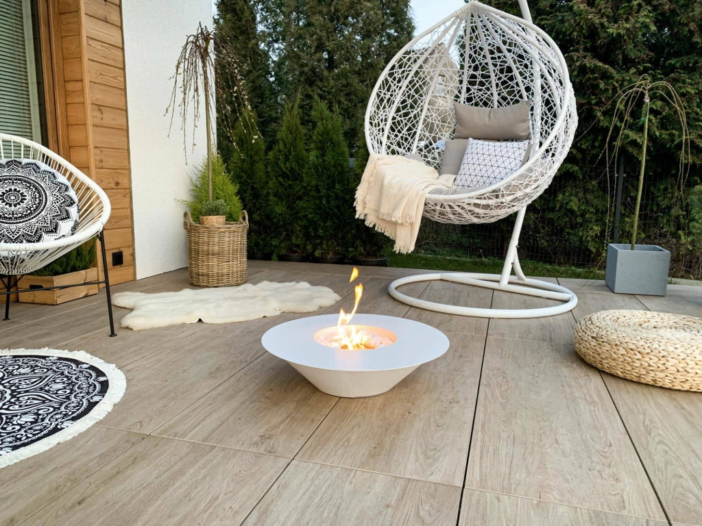 Camino a bioetanolo Arnesano, Caminetto ecologico, Focolare senza fumo, Riscaldatore ad etanolo, Made in Italy, 60x60 h15 cm, Bianco