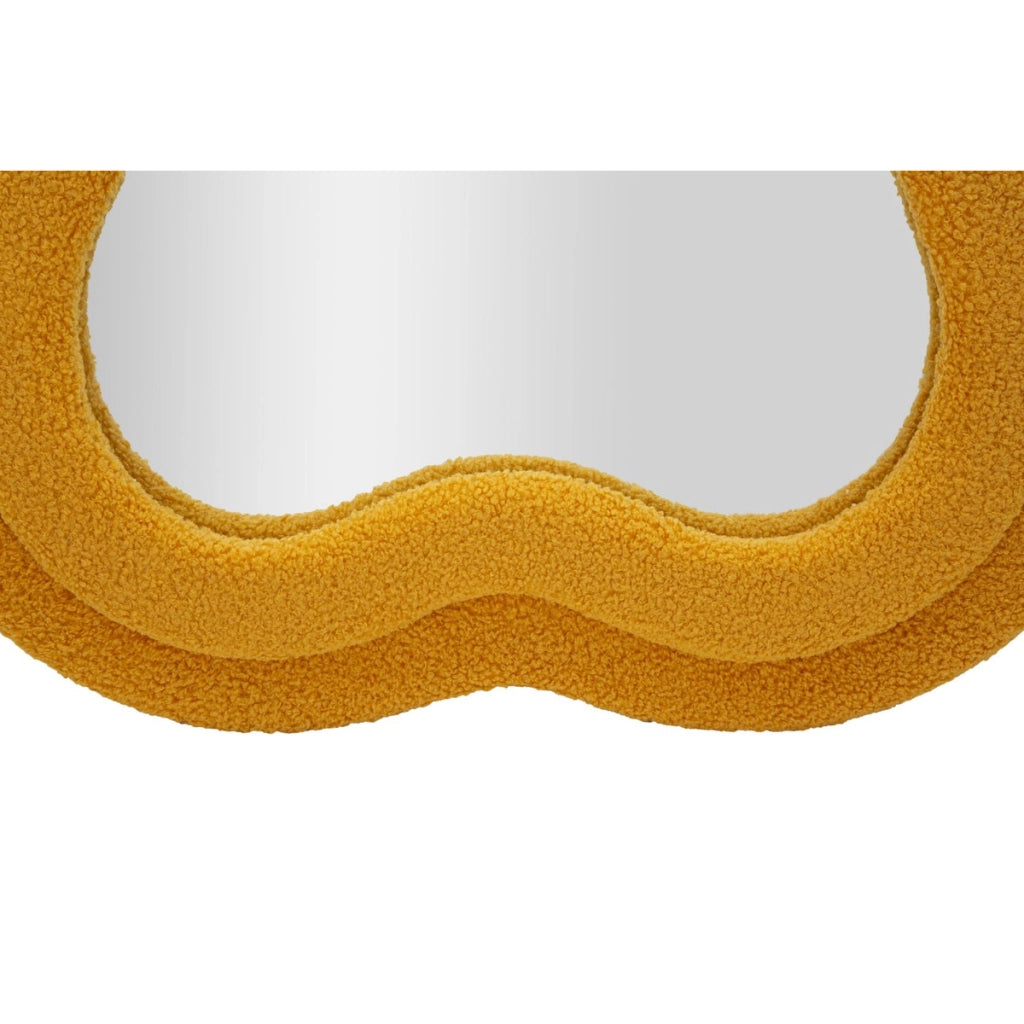 Specchio da parete Teddy wavy in bouclé senape 67x166 cm