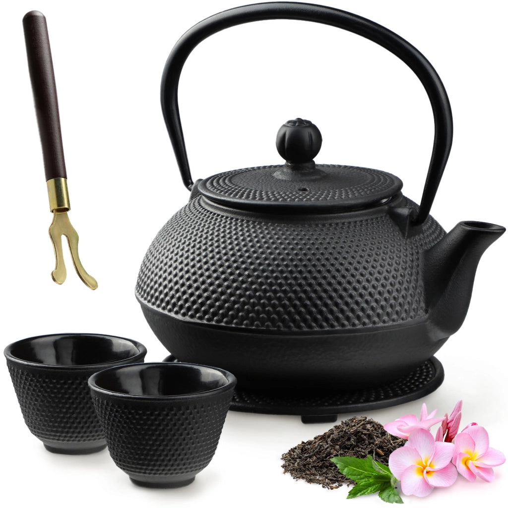 Teiera in ghisa KADAX con infusore per tisane, capacità 850 ml + 2 tazze, colore nero.