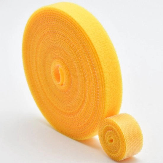 6 strisce di nastro di adesivo riutilizzabile, cavi, cinture di gestione dei cavi a gancio e anello, libere da taglio, forti e resistenti, gialle - 10 mm larghezza (5 metri)