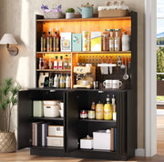 Mobile da cucina 120x43x160 cm con LED RGB, prese e porte USB in MDF nero e naturale