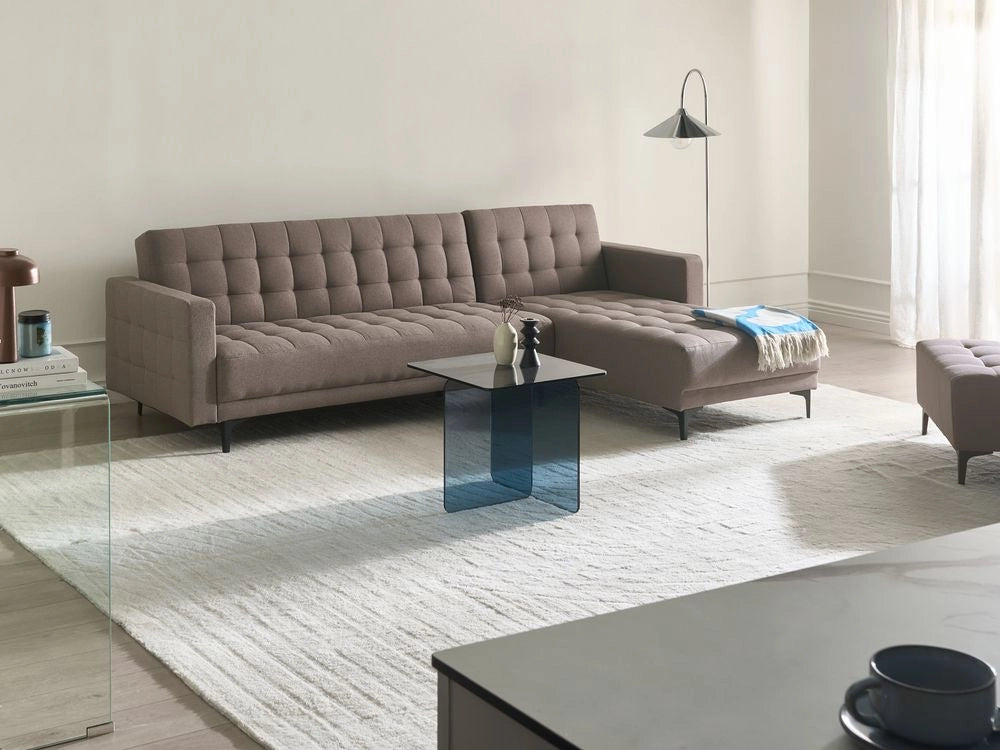 Divano letto angolare sinistro in tessuto tortora trapuntato moderno a L modulare a 4 posti con chaise longue