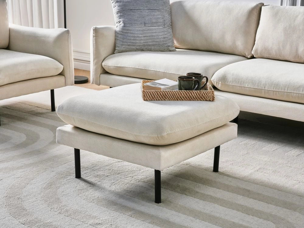 Pouf quadrato con cuscino in tessuto di ciniglia beige chiaro con gambe nere stile moderno retrò
