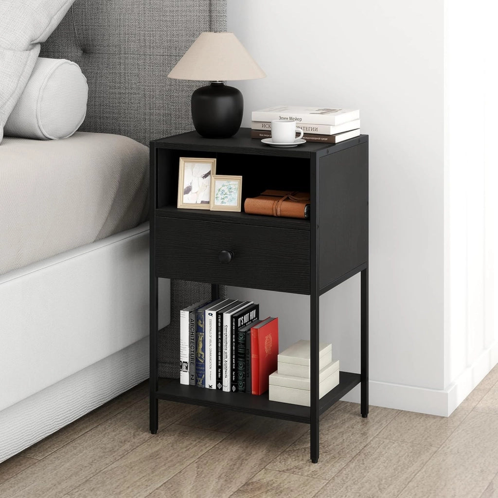 Comodino con Stazione di Ricarica Integrata, Cassetto e Scomparto, Poggiapiedi Regolabili, Stile Industriale per Camera da Letto, Soggiorno e Ufficio, 40 x 32 x 65 cm