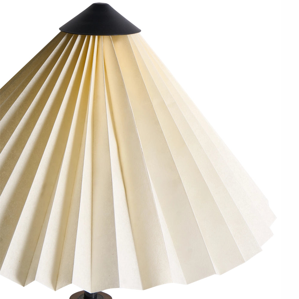 Lampada da tavolo in carta beige e legno di mango per soggiorno e camera da letto stile moderno e contemporaneo
