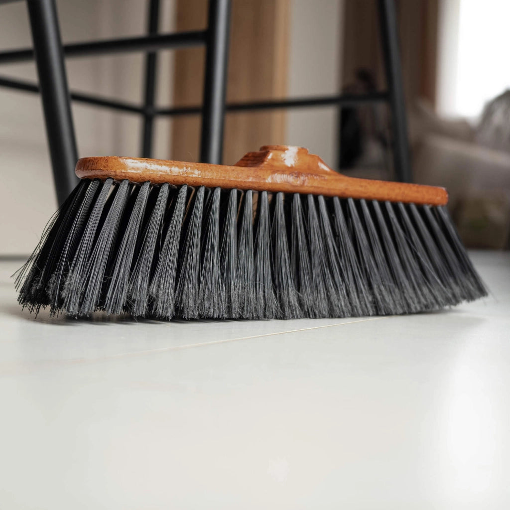 Scopa per pavimenti KADAX con testina universale da 27 cm