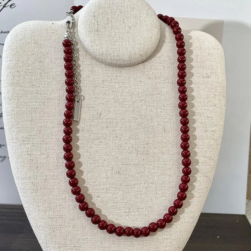 Collana di perle rosse fatta a mano