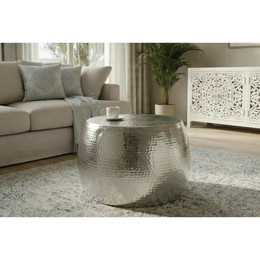 Tavolino basso TRIANE 60 cm in alluminio argentato – Tavolino rotondo design effetto martellato