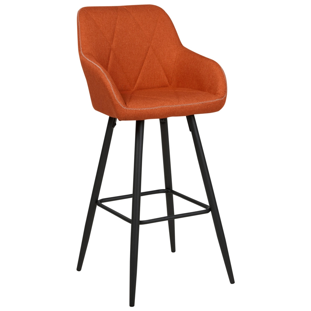 Set di 2 Sgabelli Bar Tessuto Arancione con Braccioli Schienale Trapuntato Gambe in Metallo Nero