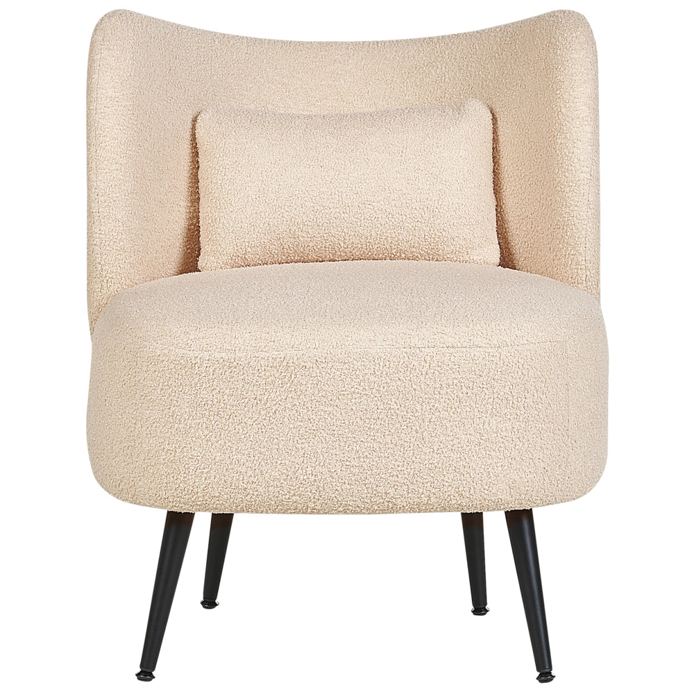 Poltrona da salotto con schienale curvo boucle beige stile glam elegante soggiorno