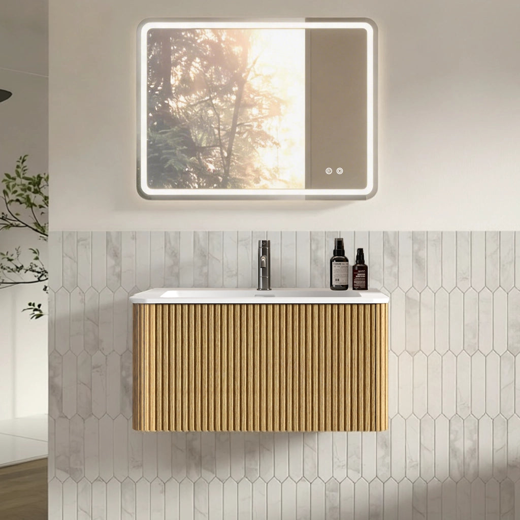 Mobile bagno con specchio LED e lavabo integrato; sospeso con bordi arrotondati e finitura rigata; rovere