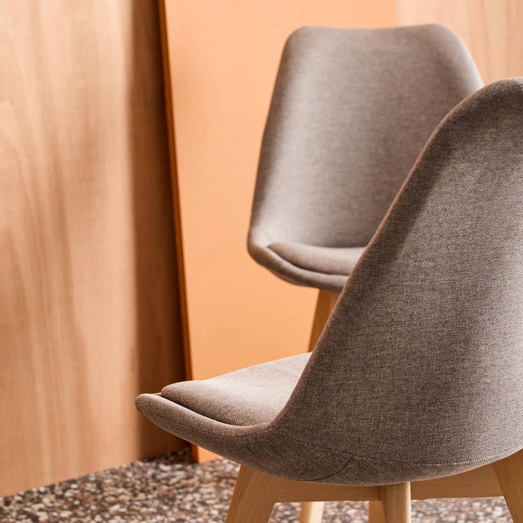 Set di 4 sedie scandinave in legno di faggio e tessuto semplice,