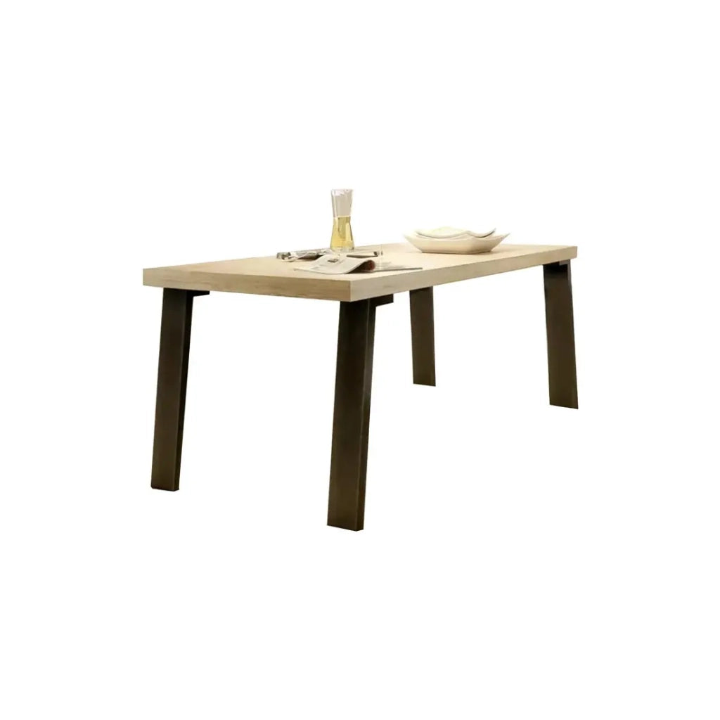 Tavolo 168x88cm con gambe in metallo, Collezione SHOW, colore rovere chiaro