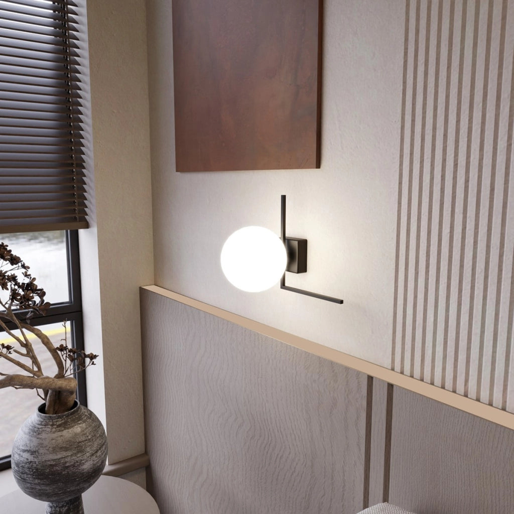 Lampada da soffitto IMAGO in acciaio nero e vetro opale