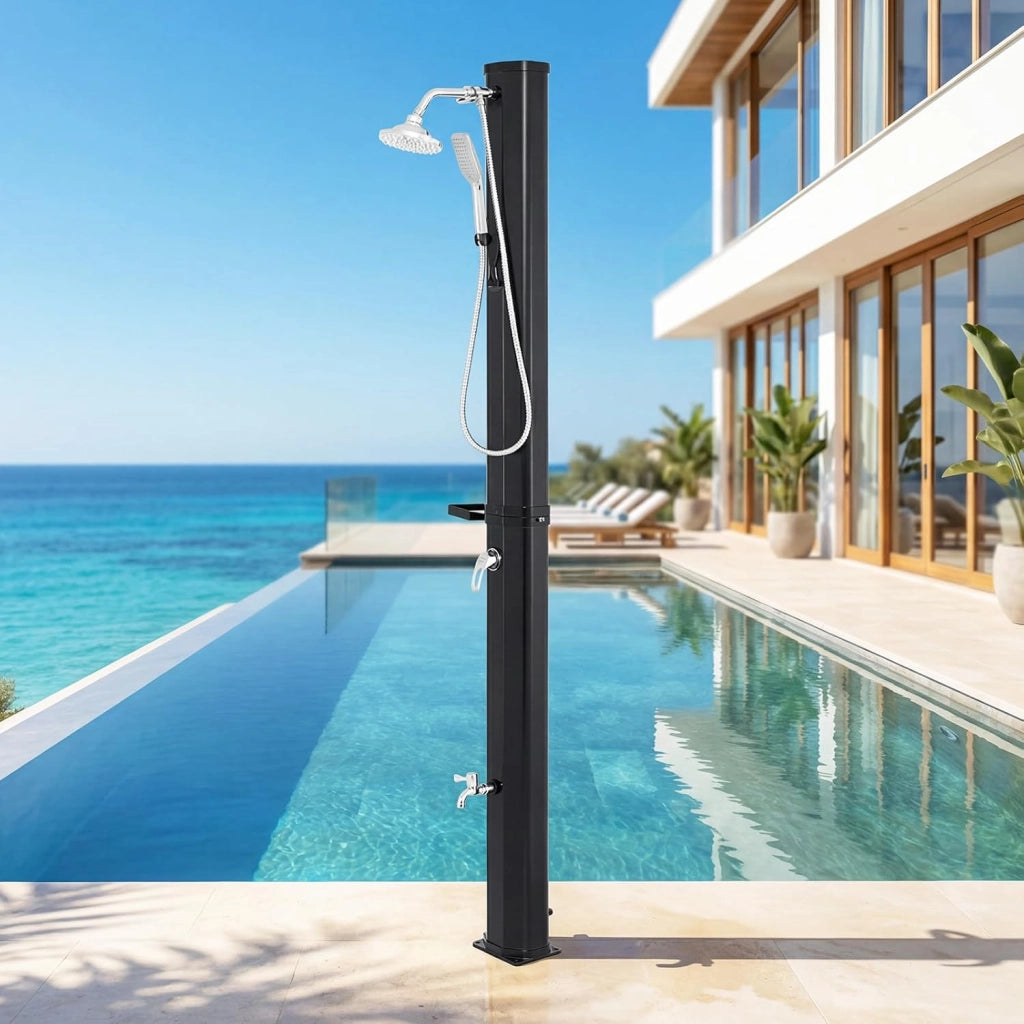 Doccia Solare da Giardino 35L con Soffione Girevole, Doccino e Rubinetto, Doccia da Esterno con Attacco per Tubo, Vassoio Portaoggetti e Copertura Protettiva, Fino a 60°C (Modello 3)