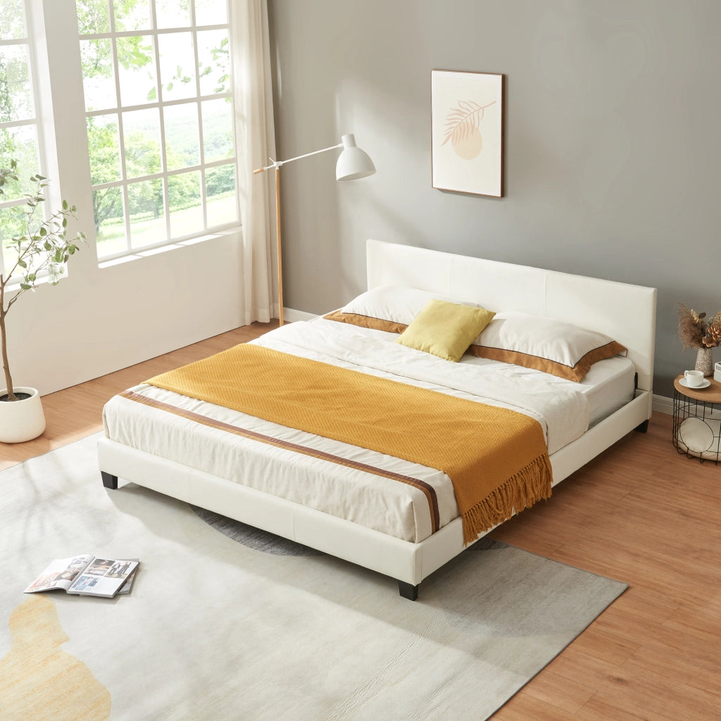 Letto Matrimoniale King Size Albacete con Testiera Alta e Materasso 180x200 cm Similpelle Bianco Corium