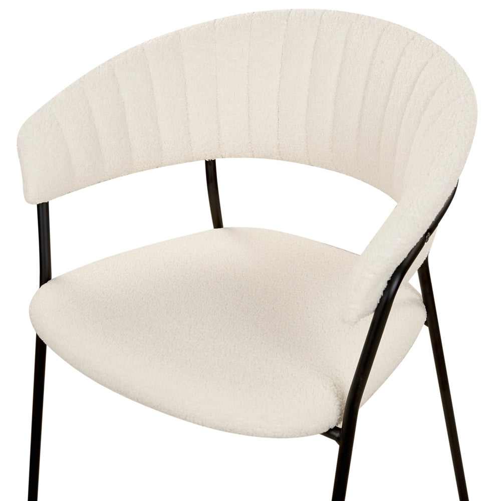 Set di 2 sedie da pranzo moderne imbottite in velluto con braccioli schienale curvo gambe nere crema Design moderno e contemporaneo