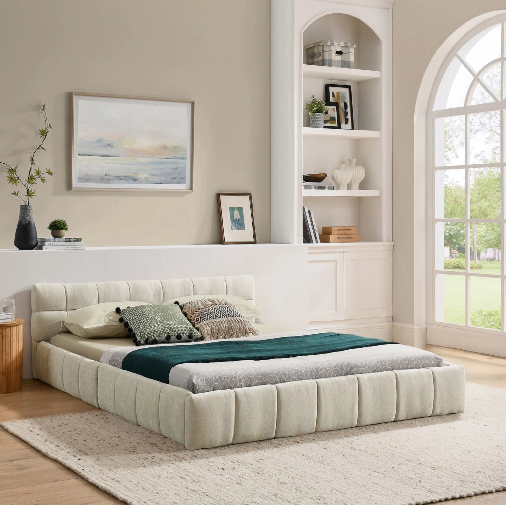 Letto matrimoniale 140x200 cm in chenille beige; con struttura in legno di eucalipto e ferro
