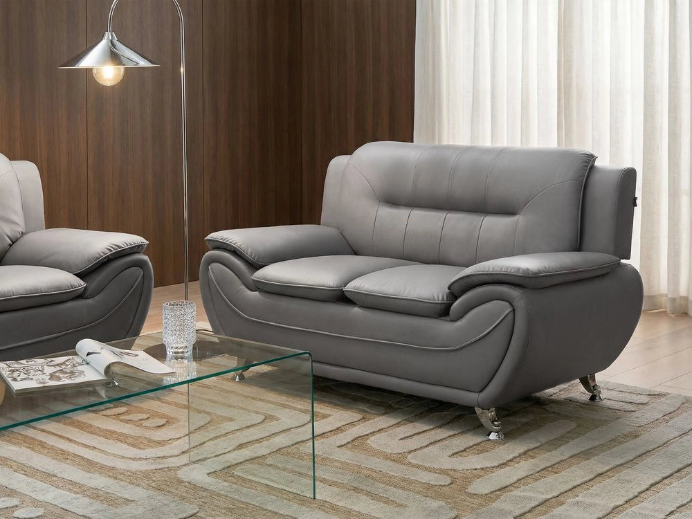 Divano a 2 posti in ecopelle vegana grigio con braccioli e gambe in metallo argentato facile da pulire stile moderno e glamour per il soggiorno