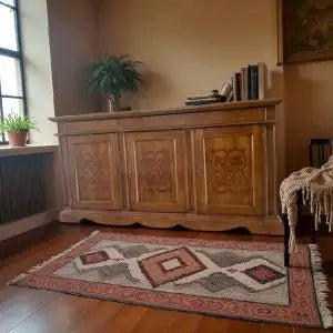Credenza madia Alberta in legno 3 ante 3 cassetti noce Bassano con rilievo