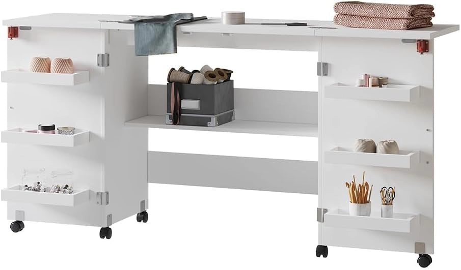 Il tavolo per il cucito Carmen, Bianco, 118 x 77.5 cm con 3 ripiani, pieghevole con ruote per un utilizzo flessibile come tavolo da lavoro