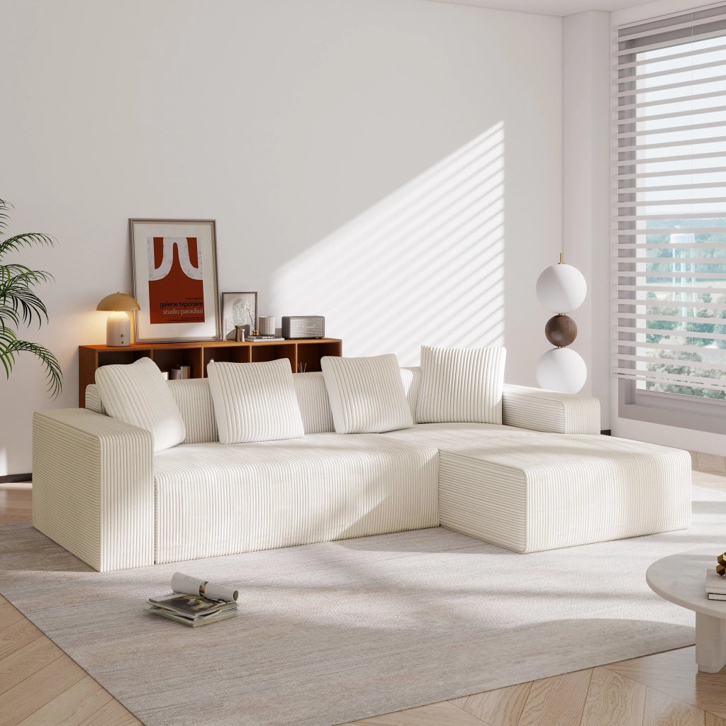 Divano angolare modulare 3 posti con seduta profonda e 4 cuscini, velluto a coste bianco 261 × 146 × 65 cm