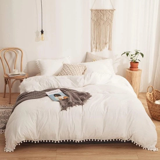 Set di lenzuola boho 135 x 200 cm a due pezzi con pompon e pizzo, set di lenzuola e federe con microvezzi, copriletto con frange e cerniera a zip e cuscini 80 x 80 cm.