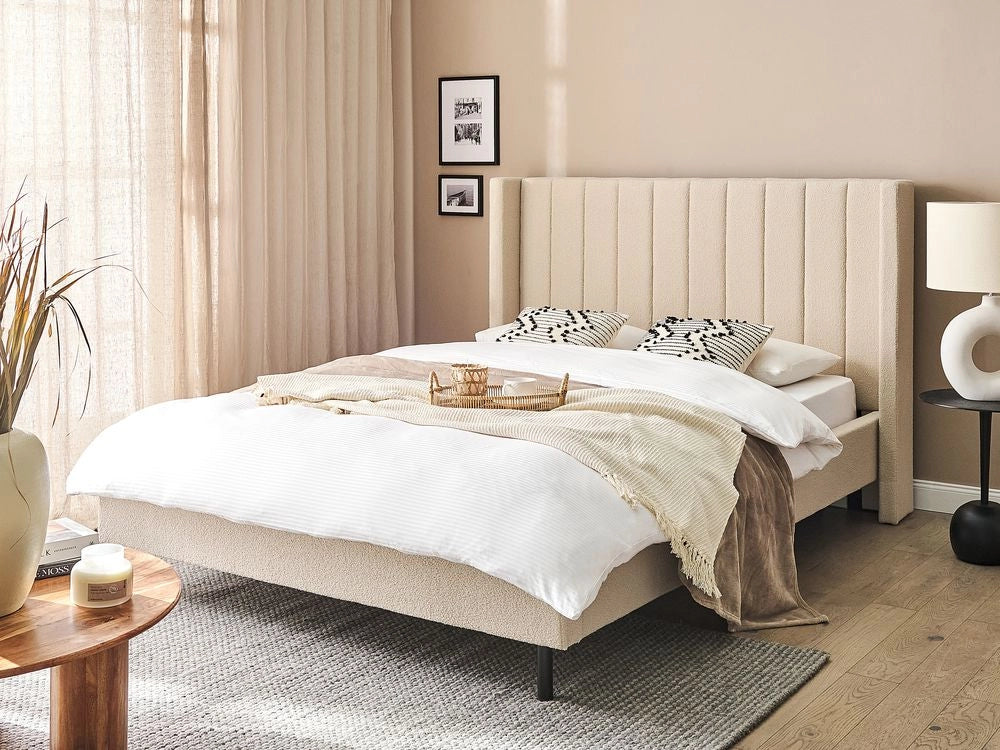 Letto matrimoniale con doghe 180 x 200 cm tessuto bouclè di colore beige stile glam moderno