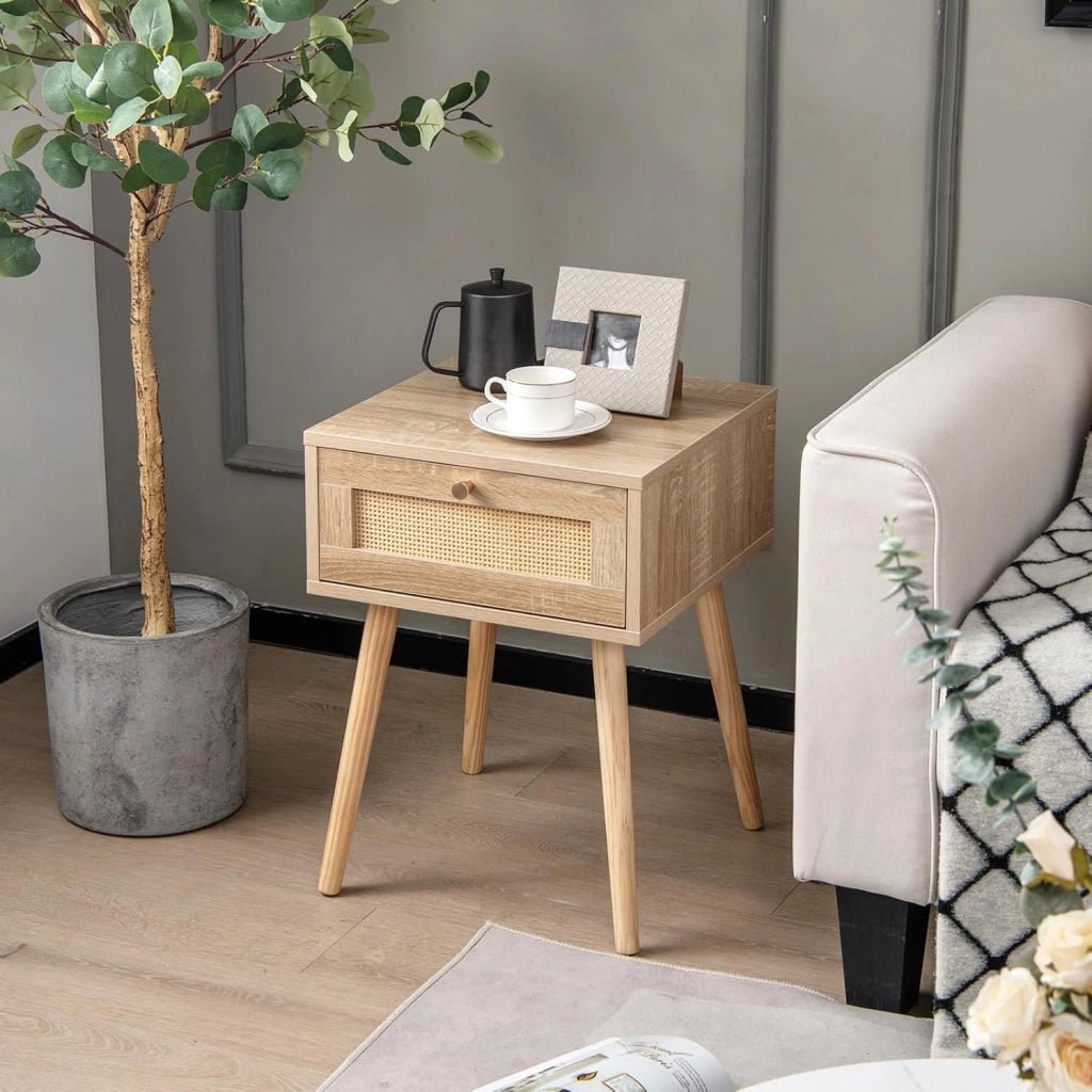 Comodino con porta in rattan, tavolino in legno con stile moderno, mobile laterale decorativo con cassetto, adatto per camera da letto, soggiorno, 40 x 40 x 55 cm, naturale