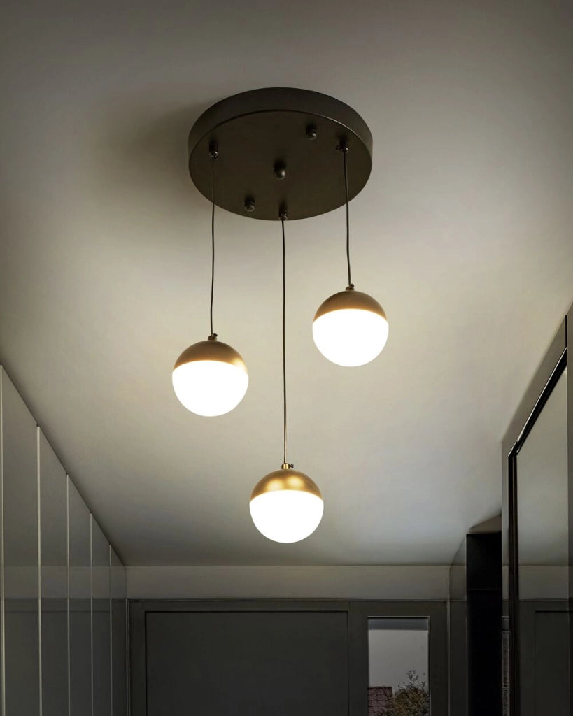 Lampadario con  3 luci LED integrate paralume rotondo metallo verniciato vetro nero stile moderno