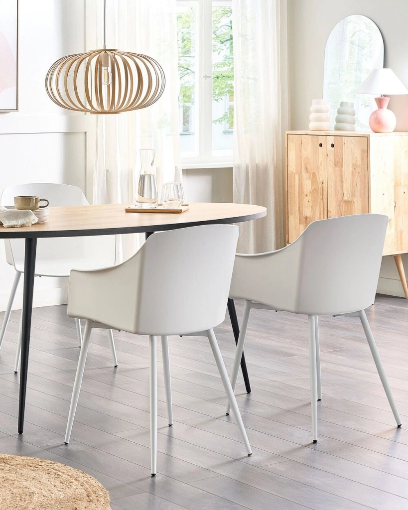 Set di 2 sedie in plastica bianca con poggia braccia design minimalista braccioli soggiorno cucina mobili