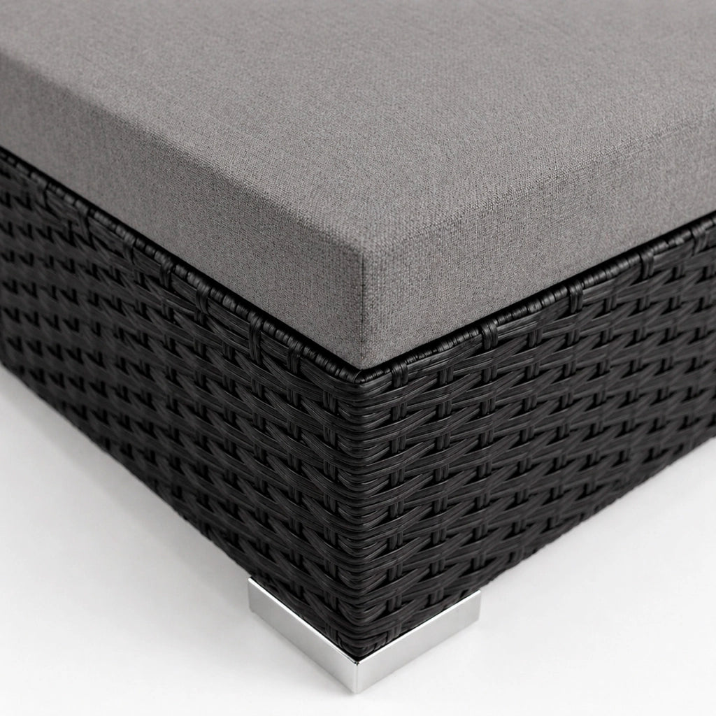 Set 2 Lettini Prendisole In Polyrattan Con Tavolino Contenitore E Cuscini Schienale Regolabile 5 Posizioni Sdraio Da Giardino Terrazzo Piscina Relax Outdoor Arredo Esterno 184 x 60 x 21 Cm Nero E Grigio