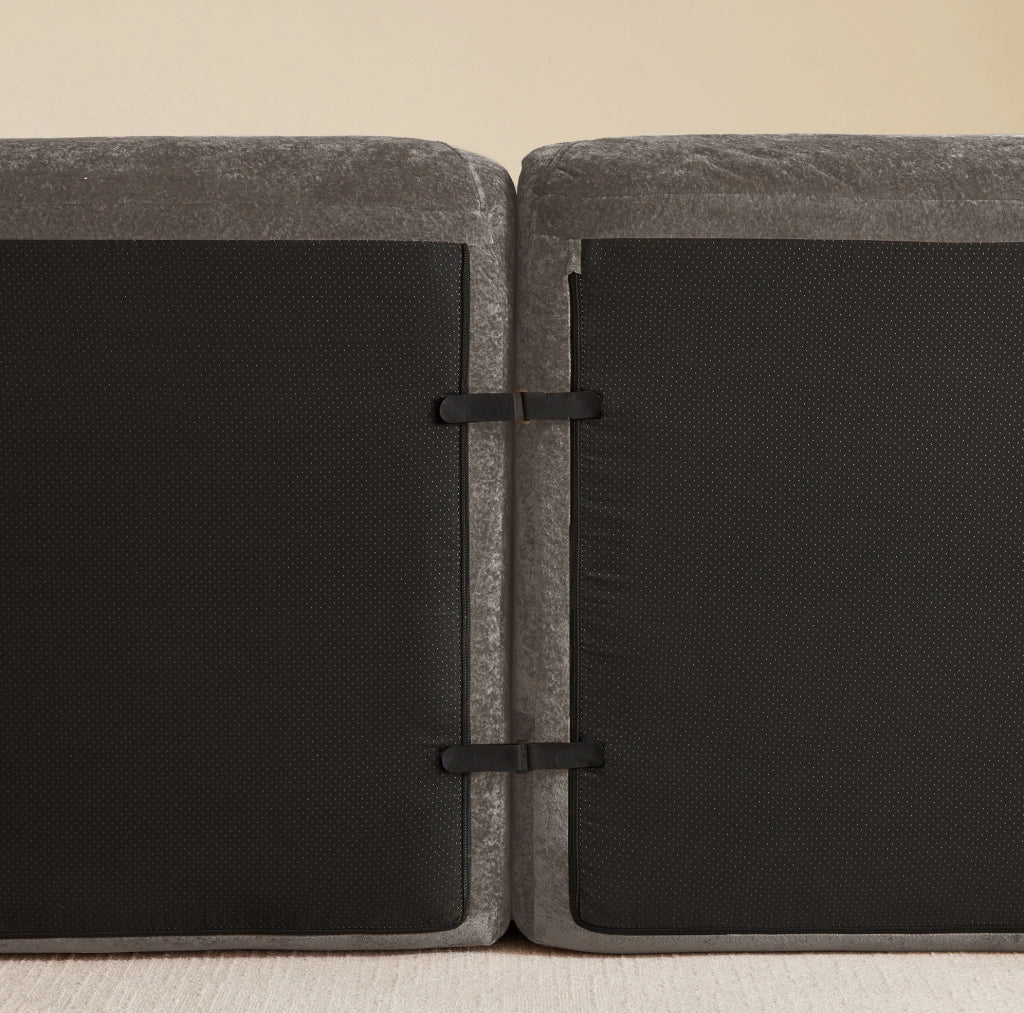 Divano modulare in ciniglia taupe con pouf HOMVRA