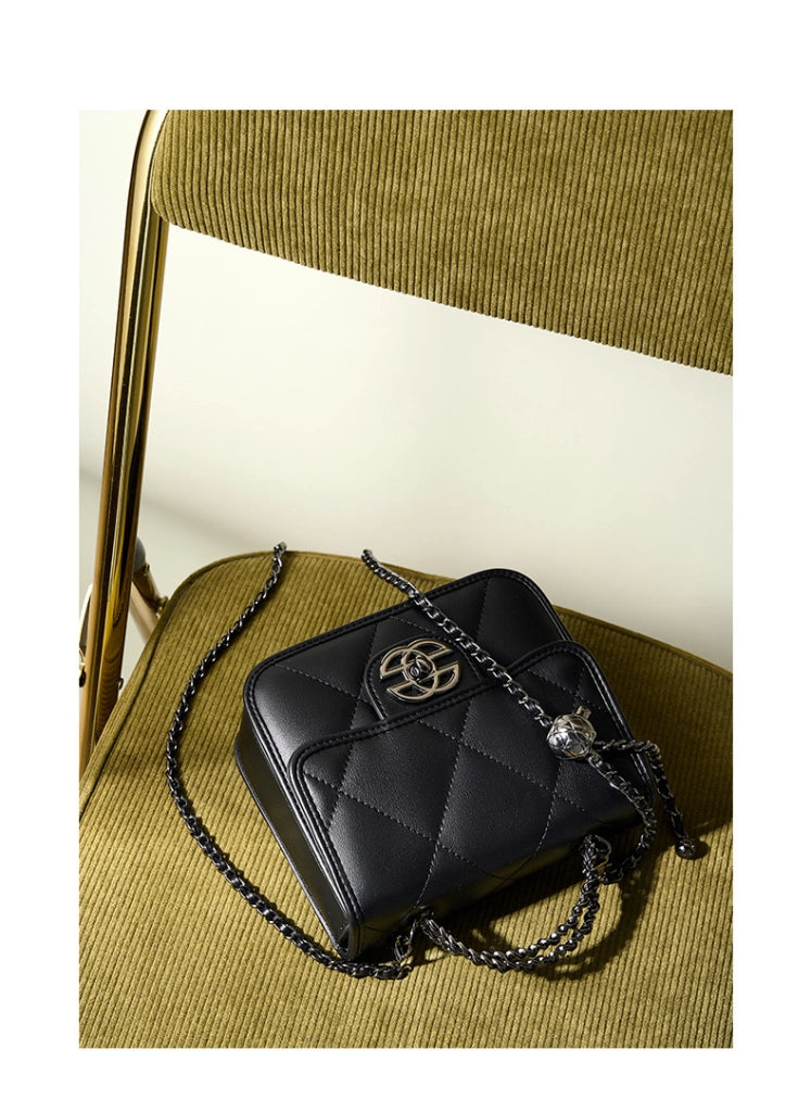 Borsa a tracolla da donna in vera pelle, graziosa, con tracolla lunga, colore nero.