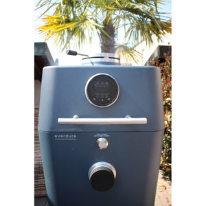 4K kamado tecnologico all-in-one di Everdure by Heston Blumenthal