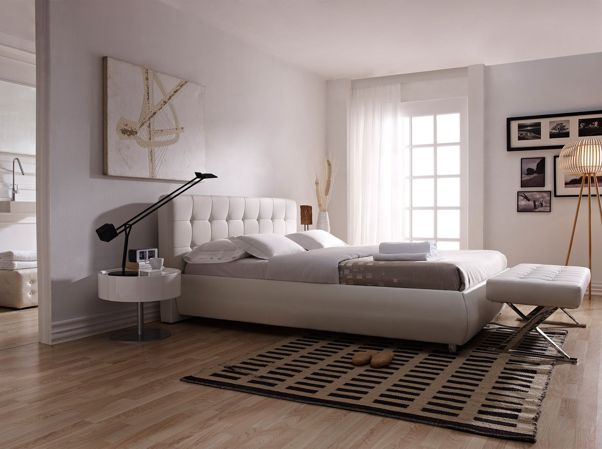 Panca in ecopelle bianca