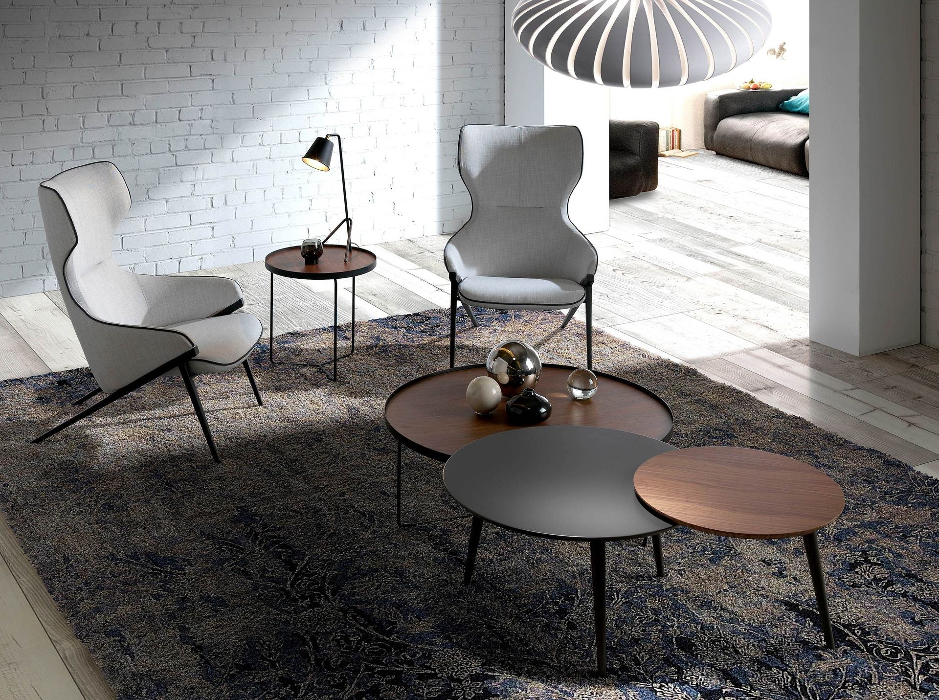 Poltrona in tessuto grigio