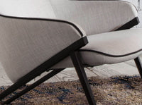 Poltrona in tessuto grigio