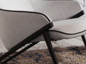 Poltrona in tessuto grigio