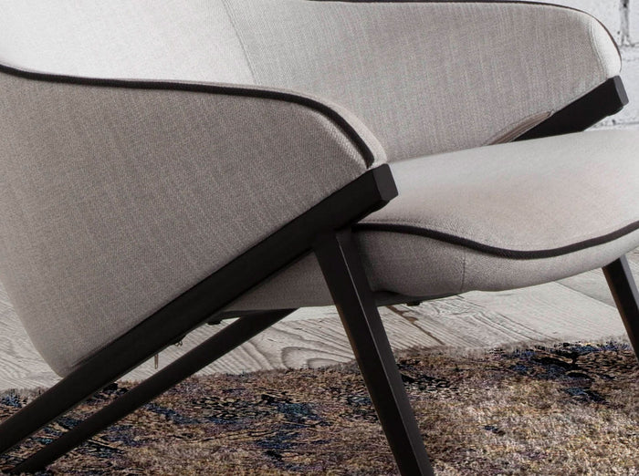 Poltrona in tessuto grigio