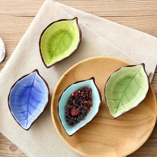 Set di 4 forme in ceramica a foglia, piatti di servizio in ceramica a mano, ciotola per dessert per snacks, soia, salse, spezie, frutta, snacks.