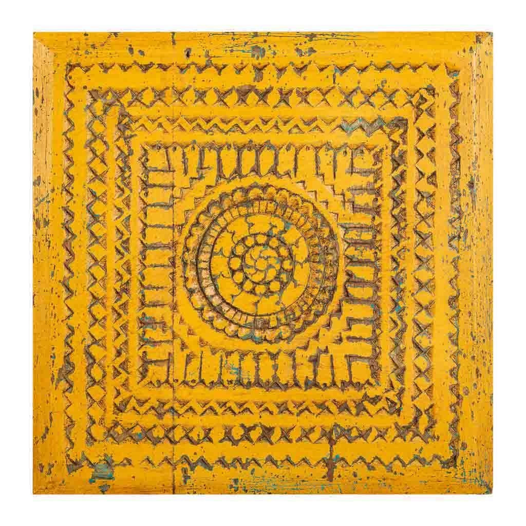 Tavolino in legno intagliato giallo 33x33x14h