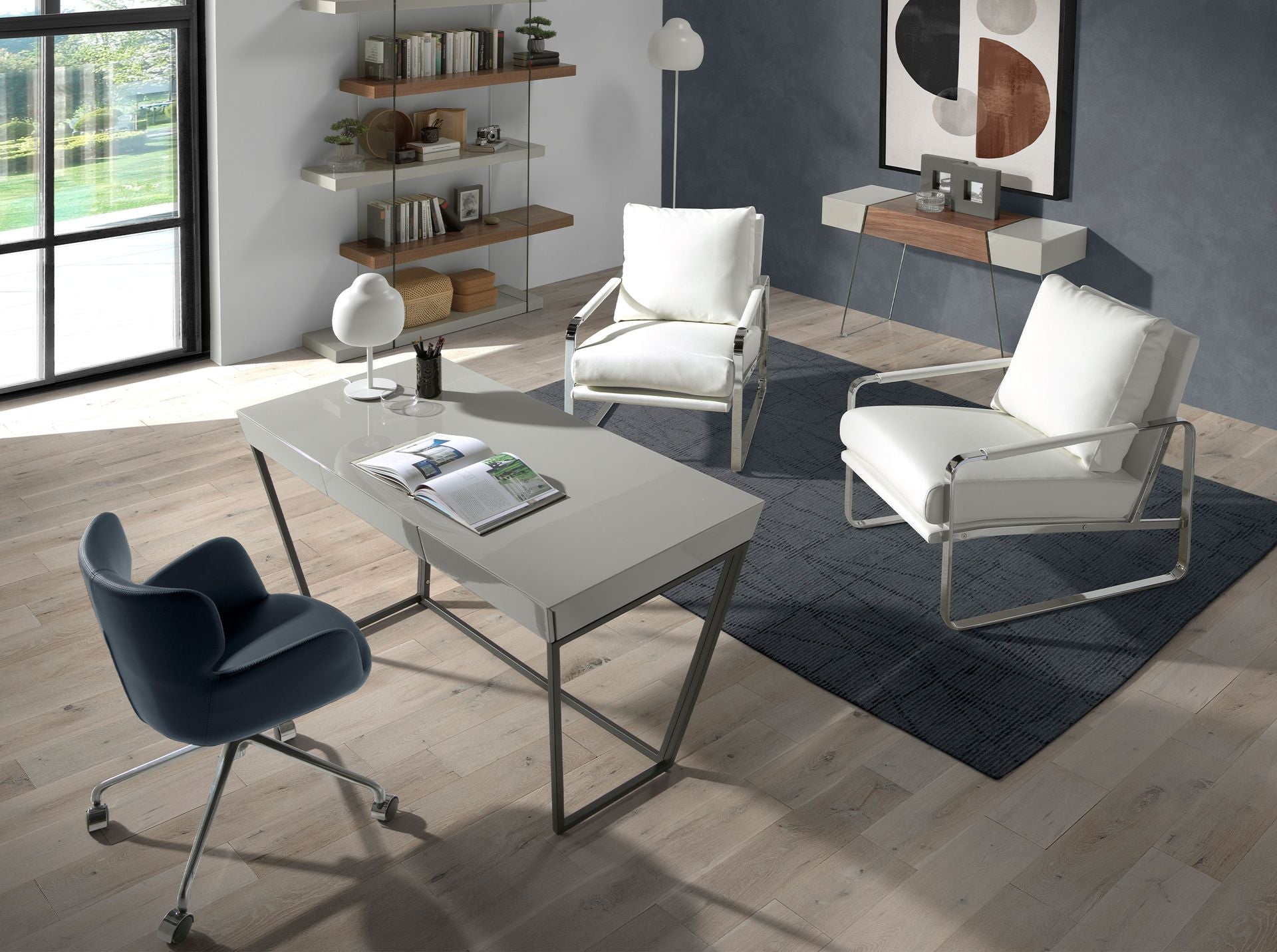 Poltrona in ecopelle bianca