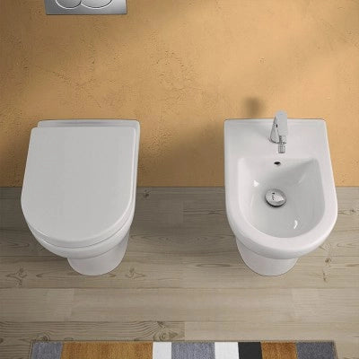 Sanitari filomuro con brida scarico universale e copriwc originale  Pestum