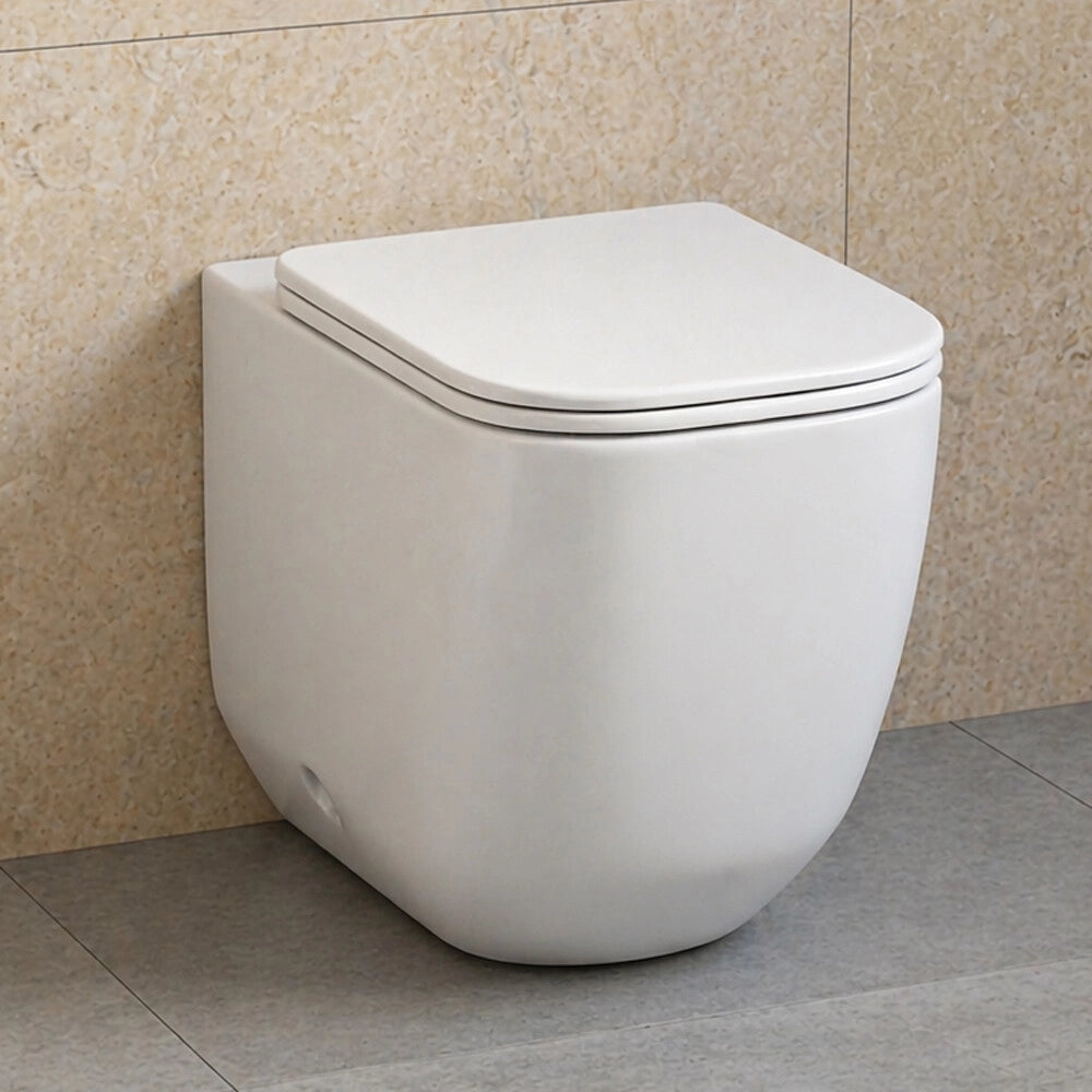 Wc filo muro bianco lucido con scarico tornado e design arrotondato Kora