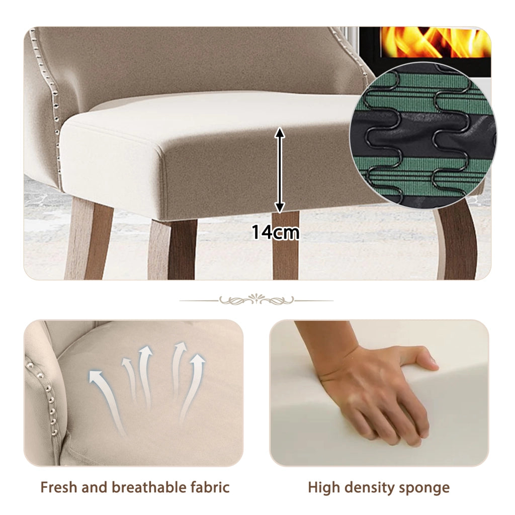 Chaise da pranzo in velluto con schienale capitonné e borchie decorative, gambe in legno massiccio beige