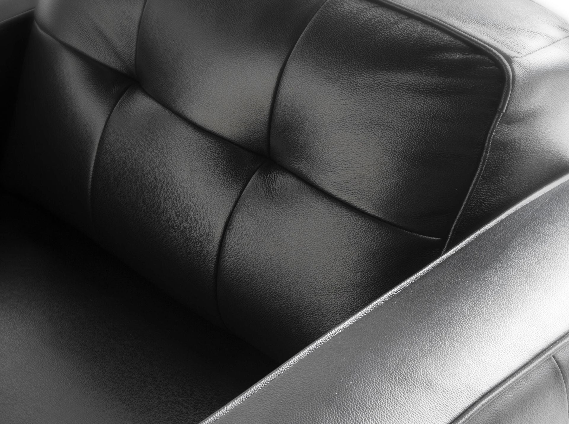 Poltrona chester in pelle nera